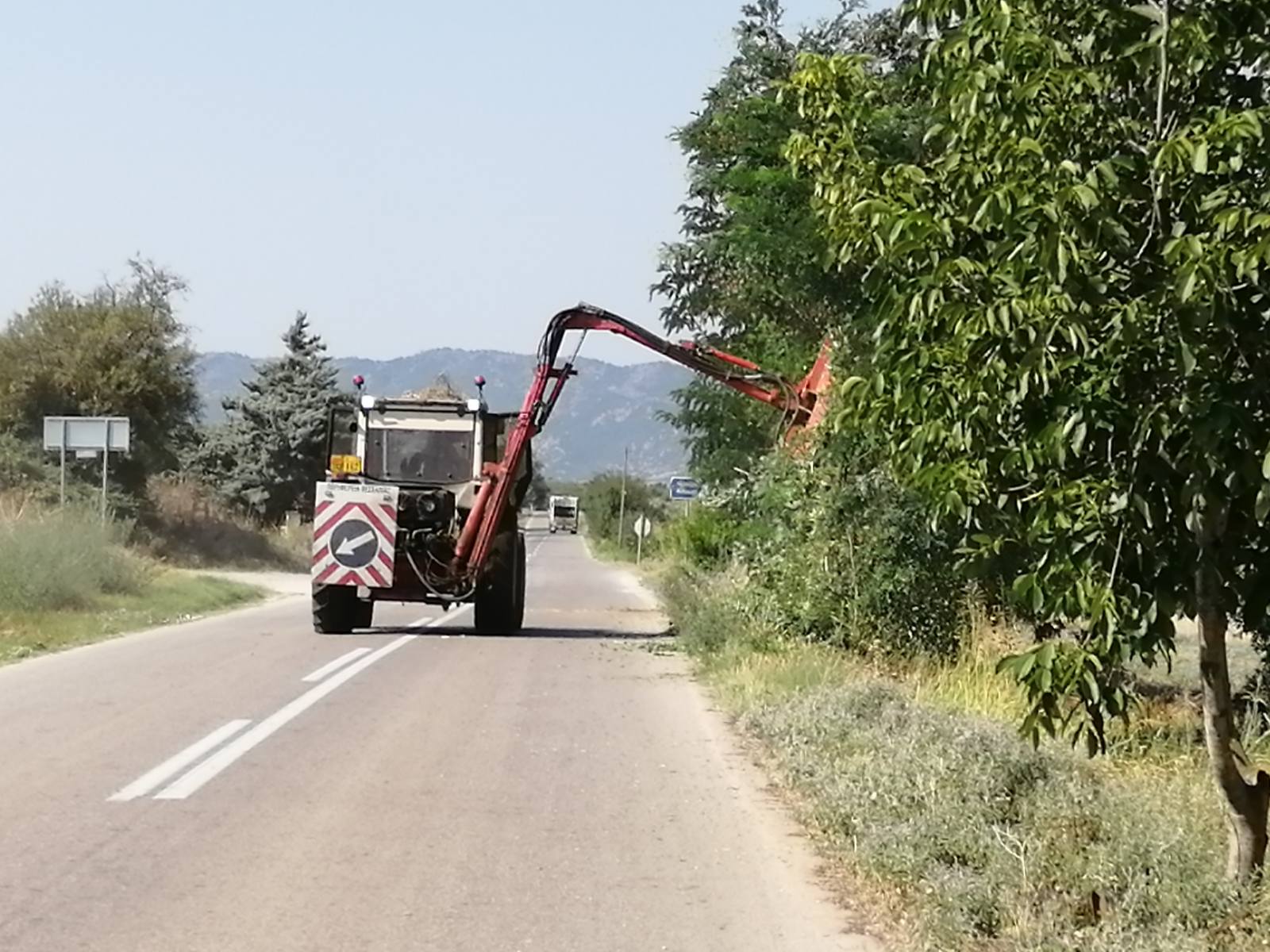 Καθαρό από χόρτα 500 χλμ οδικό δίκτυο αρμοδιότητας της Περιφέρειας Θεσσαλίας στην Π.Ε. Λάρισας