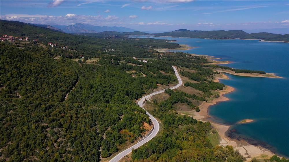 Παραδόθηκε στην κυκλοφορία η παράκαμψη Νεοχωρίου στη Λίμνη Πλαστήρα που κατασκεύασε η Περιφέρεια Θεσσαλίας