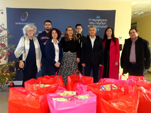 Μοίρασε δώρα σε παιδιά που διεκδικούν ίσες ευκαιρίες στη ζωή ο Περιφερειάρχης Θεσσαλίας Κώστας Αγοραστός