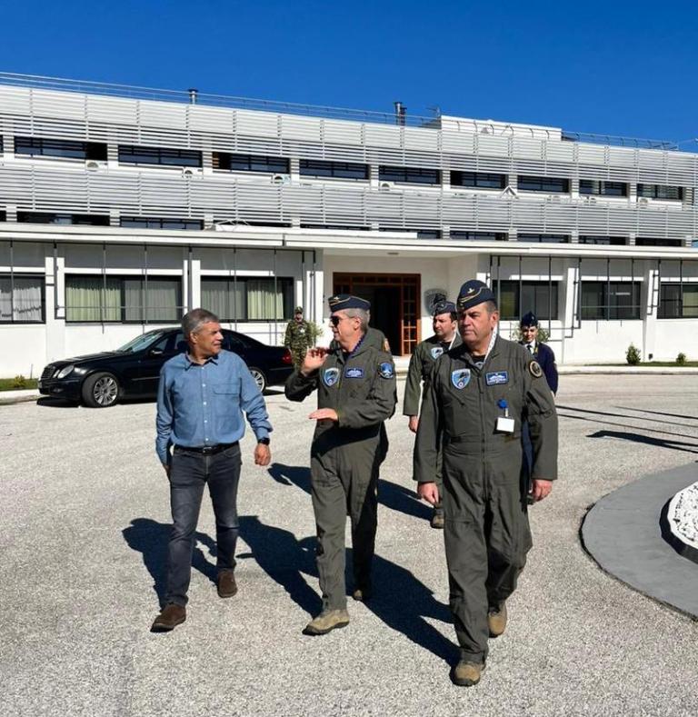 Στο Αρχηγείο Τακτικής Αεροπορίας στη Λάρισα ο Περιφερειάρχης Κ. Αγοραστός -Συναντήθηκε  με τον Αρχηγό Γ. Φασούλα - Ολοκληρώνεται η ενεργειακή αναβάθμιση του κεντρικού κτιρίου του ΑΤΑ με χρηματοδότηση από το ΕΣΠΑ της Περιφέρειας Θεσσαλίας