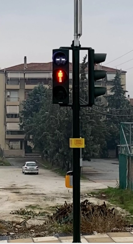 Σηματοδότες με χρονομετρητή για την ασφαλή διέλευση των πεζών  τοποθετεί η Περιφέρεια Θεσσαλίας στη λεωφόρο Καραμανλή