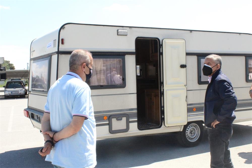 Δύο τροχόσπιτα για τις ανάγκες σεισμόπληκτων οικογενειών παρέδωσε η Περιφέρεια Πελοποννήσου στην Περιφέρεια Θεσσαλίας