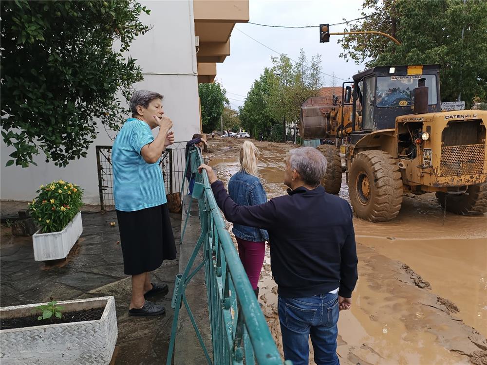 Επιχειρούν παντού τα μηχανήματα της Περιφέρειας Θεσσαλίας για την αποκατάσταση δικτύων και τον καθαρισμό ποταμών
