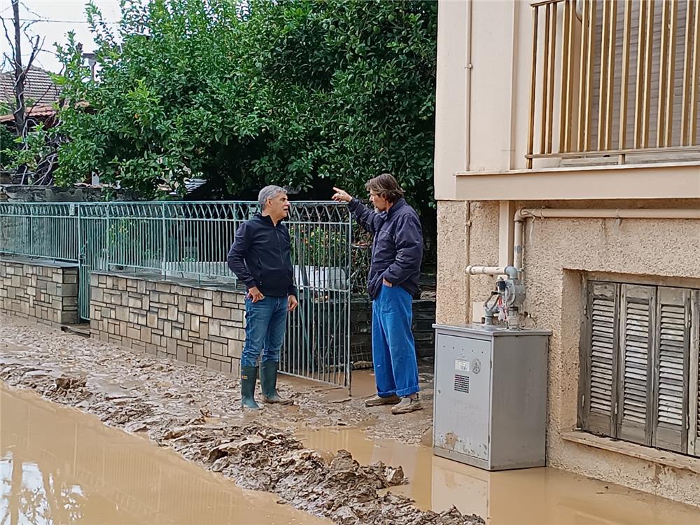 Επιχειρούν παντού τα μηχανήματα της Περιφέρειας Θεσσαλίας για την αποκατάσταση δικτύων και τον καθαρισμό ποταμών