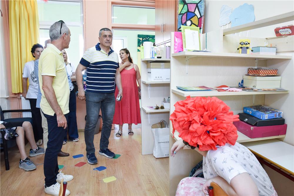 Επίσκεψη του Περιφερειάρχη Δημήτρη  Κουρέτα στο 1ο Ειδικό Δημοτικό Σχολείο Λάρισας (ΔΑΔ)