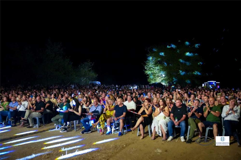Πετυχημένη η συναυλία της Ελένης Τσαλιγοπούλου στο Μουζάκι