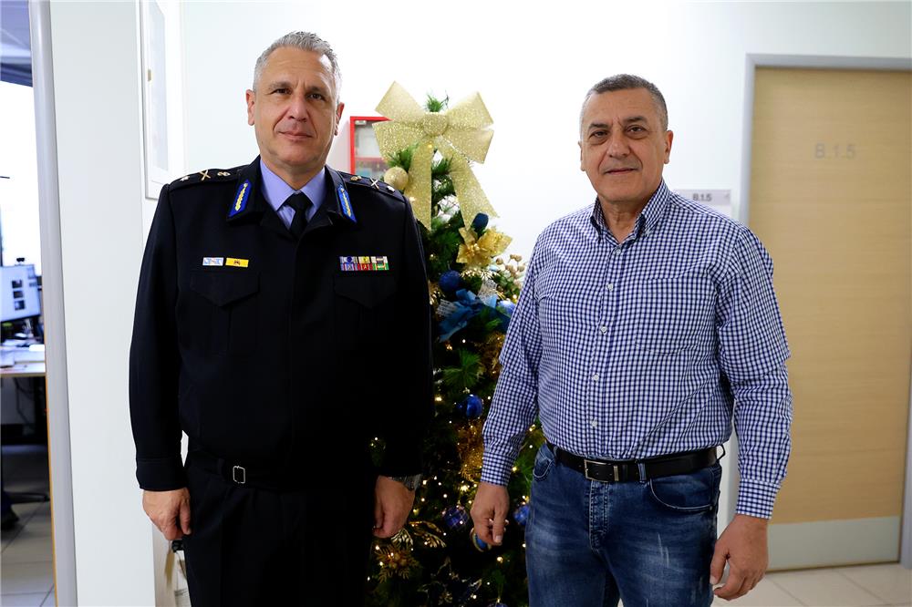 Χριστουγεννιάτικα κάλαντα και ευχές στο γραφείο του Περιφερειάρχη Θεσσαλίας Δημ. Κουρέτα