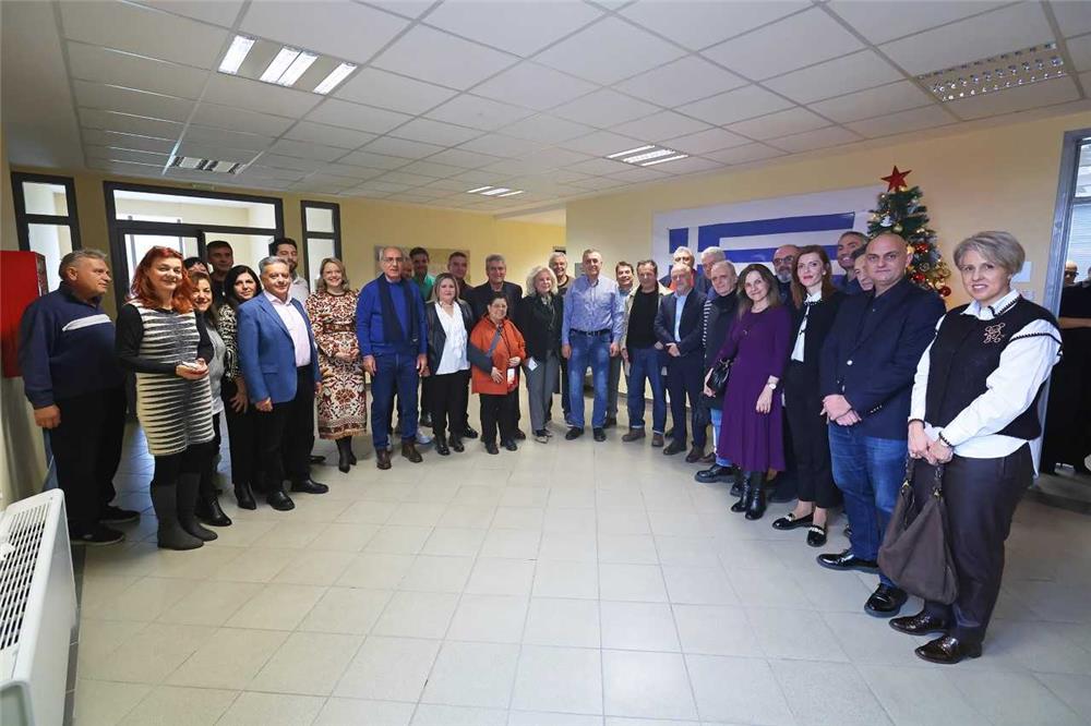 Χριστουγεννιάτικα κάλαντα και ευχές στο γραφείο του Περιφερειάρχη Θεσσαλίας Δημ. Κουρέτα