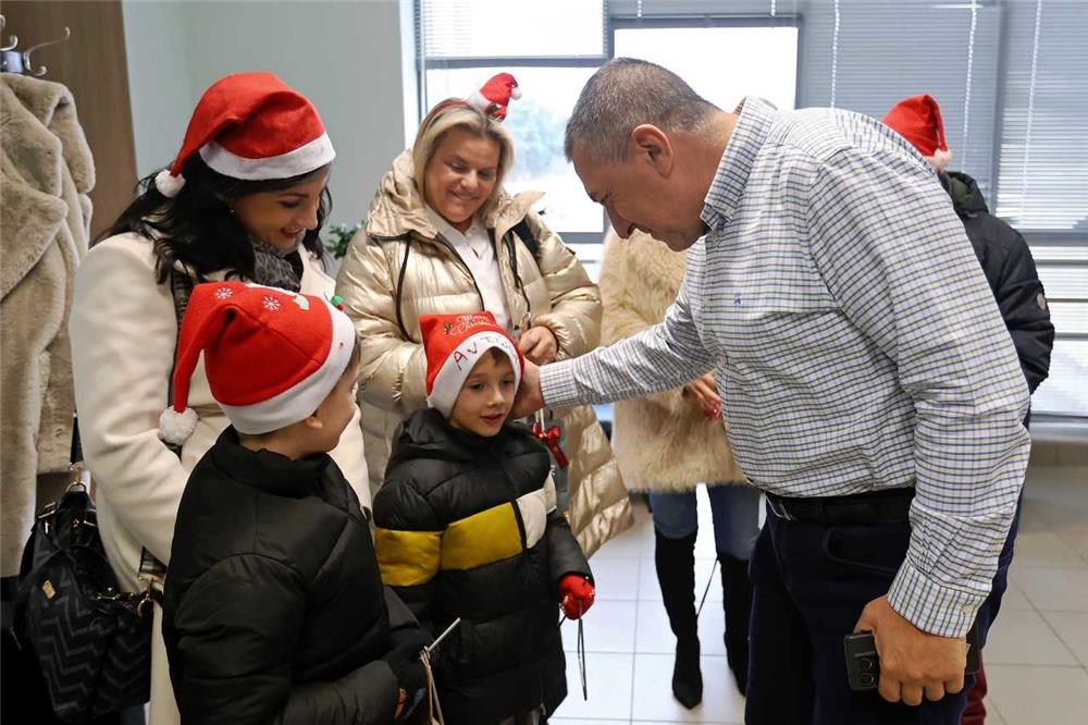 Κάλαντα και ευχές για την νέα χρονιά στον Περιφερειάρχη Θεσσαλίας Δημήτρη Κουρέτα