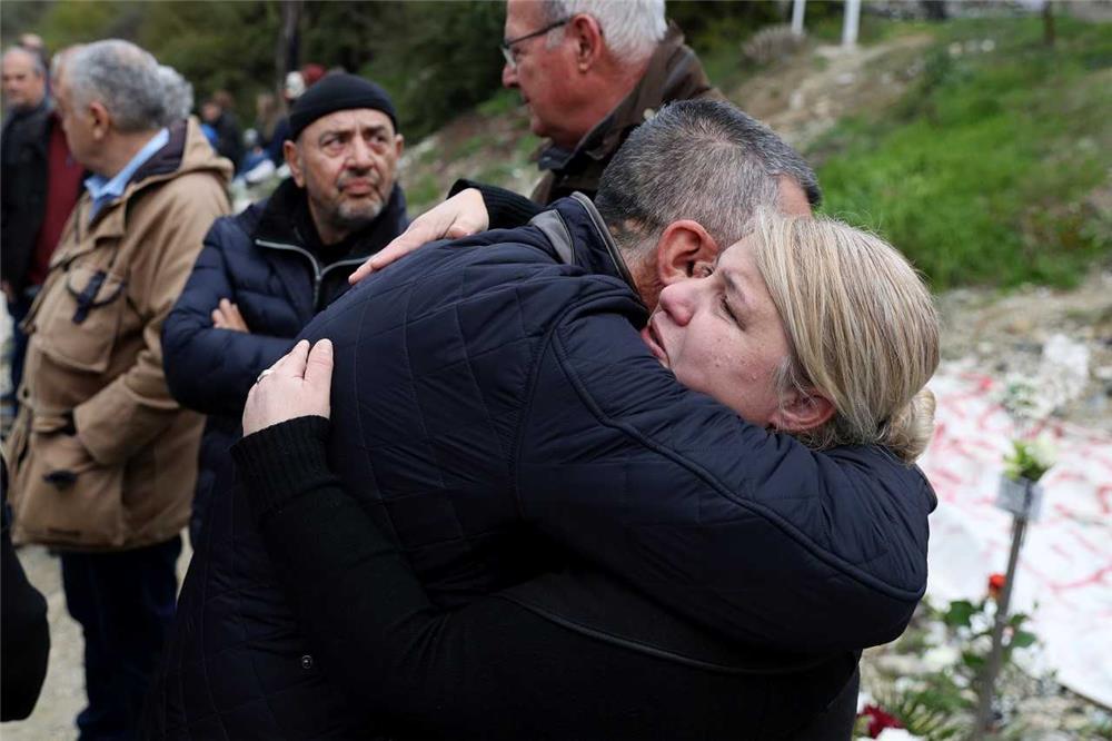 Ο Περιφερειάρχης Δημ. Κουρέτας στο μνημόσυνο των Τεμπών