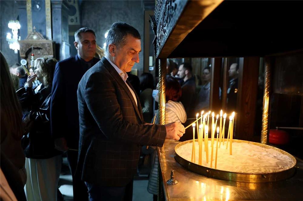 Στον Ιερό Ναό Αγίων Κωνσταντίνου και Ελένης στην Καρδίτσα  ο Περιφερειάρχης Θεσσαλίας Δημήτρης Κουρέτας για την Ακολουθία των Παθών