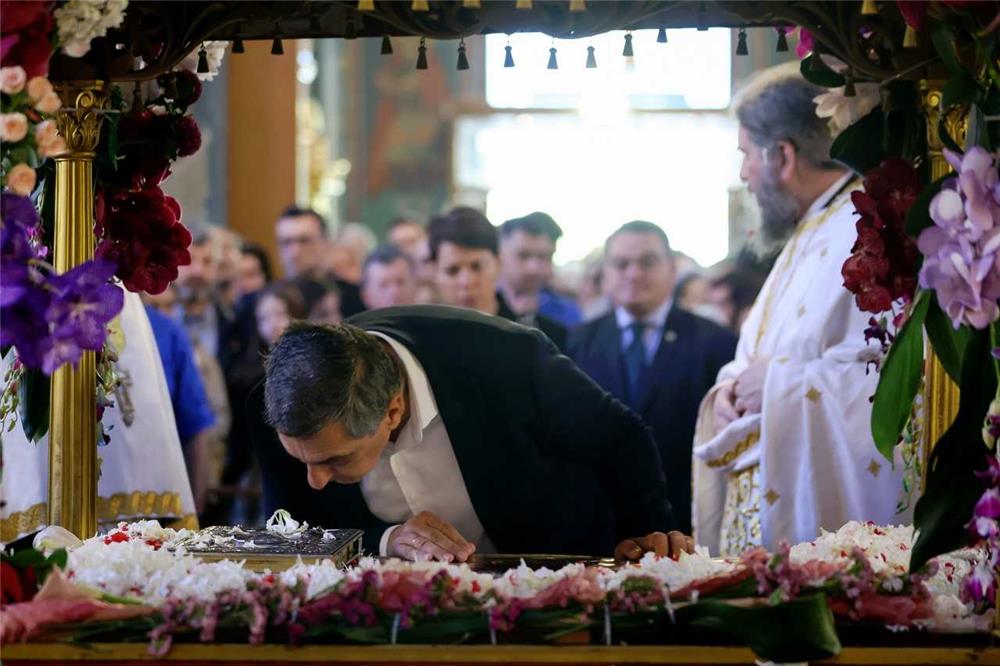 Τον Επιτάφιο του Αγίου Νικολάου στη Λάρισα  προσκύνησε ο Δημήτρης Κουρέτας