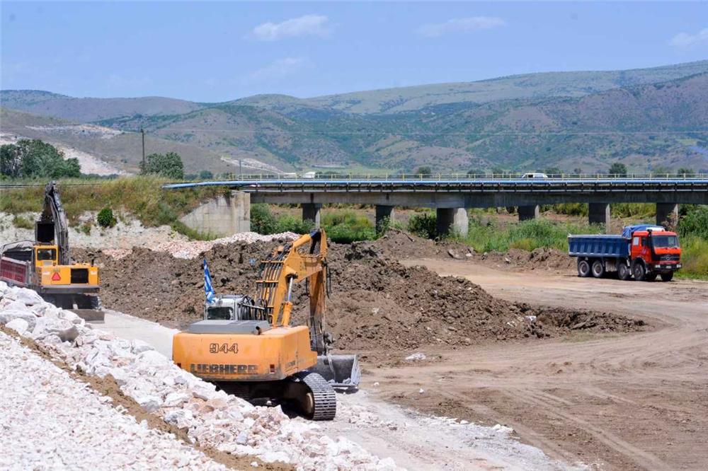 Με εντατικό ρυθμό προχωρούν οι εργασίες αποκατάστασης τμημάτων του ποταμού Φαρσαλίτη