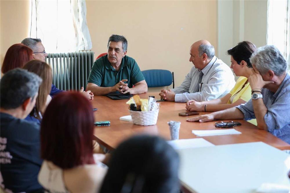 Στις δομές ψυχικής υγείας της Λάρισας ο Δημήτρης Κουρέτας