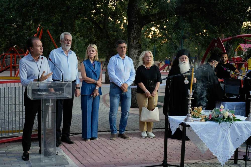 Λαμπερά εγκαίνια για τη νέα παιδική χαρά στον Αλμυρό