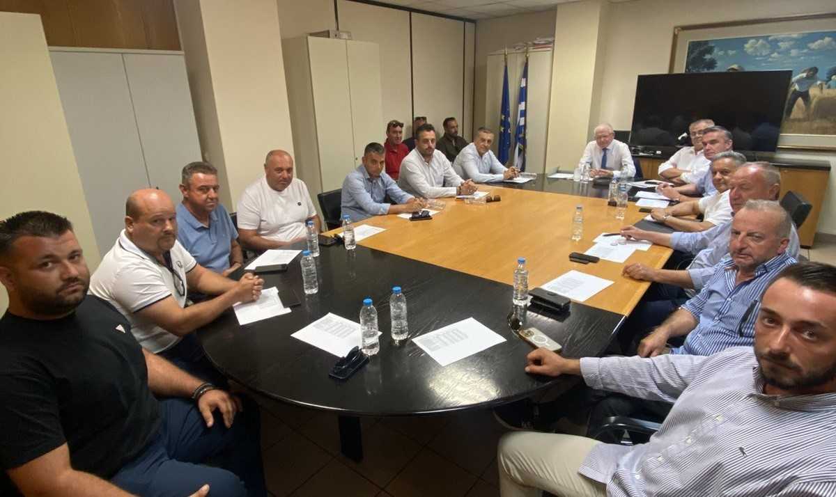 Η Περιφέρεια Θεσσαλίας διεκδικεί άμεσες λύσεις  για τους χαλαζόπληκτους παραγωγούς της ΠΕ Λάρισας