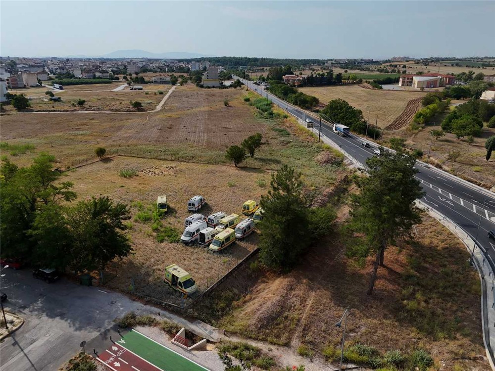 Το ΕΚΑΒ Λάρισας αποκτά «πράσινο» κτίριο και ηλεκτρικά ασθενοφόρα από την Περιφέρεια Θεσσαλίας