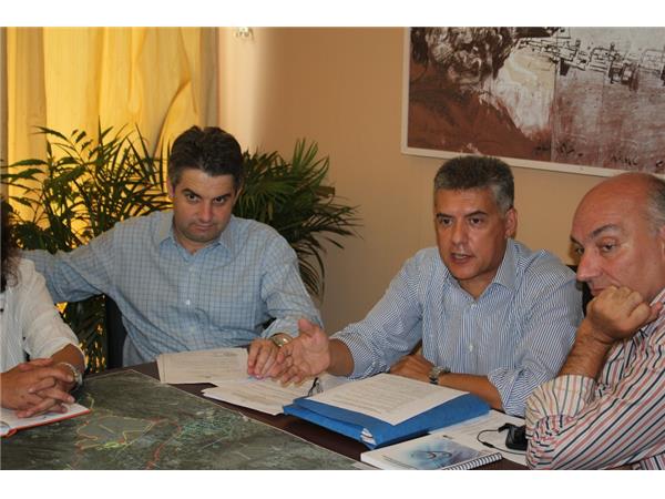  Σύσκεψη για τη συνέχιση των έργων στη λίμνη Κάρλα με τη συμμετοχή του υφυπουργού Ανάπτυξης